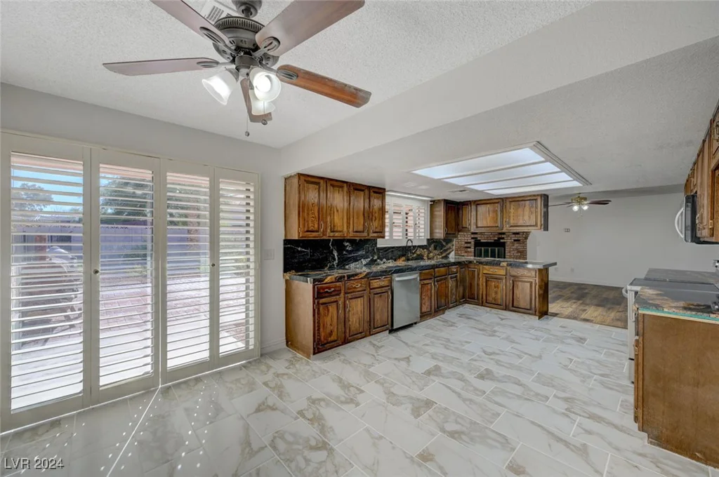 6855 Stone, Las Vegas, NV 89110