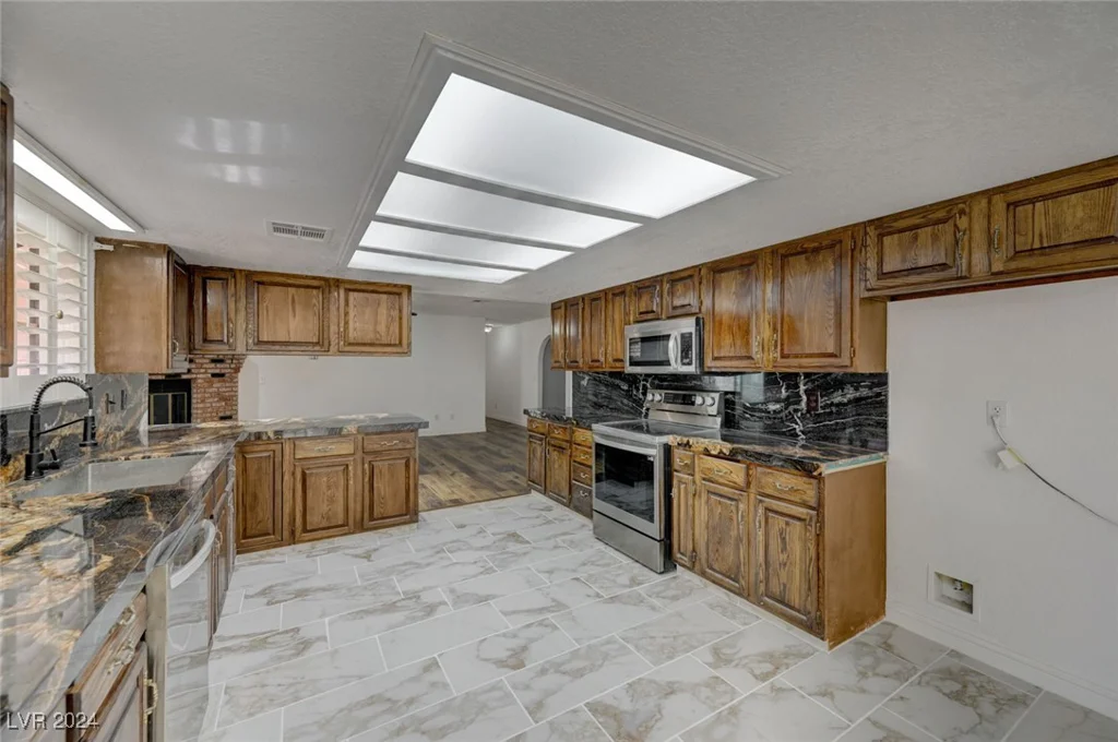 6855 Stone, Las Vegas, NV 89110