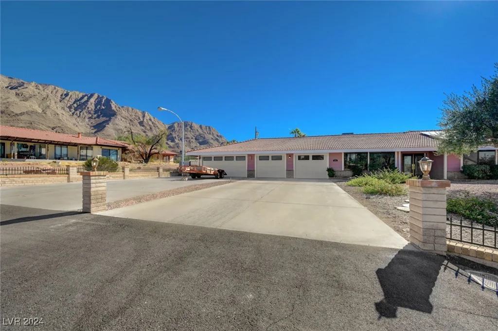 6855 Stone, Las Vegas, NV 89110