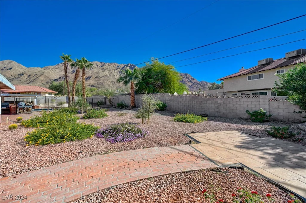 6855 Stone, Las Vegas, NV 89110