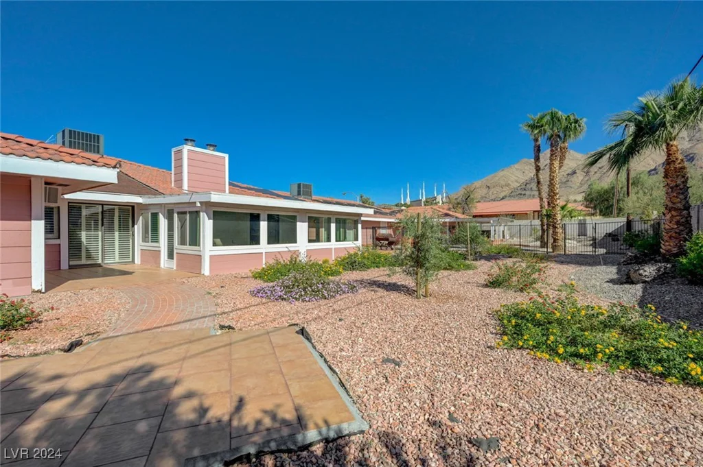 6855 Stone, Las Vegas, NV 89110
