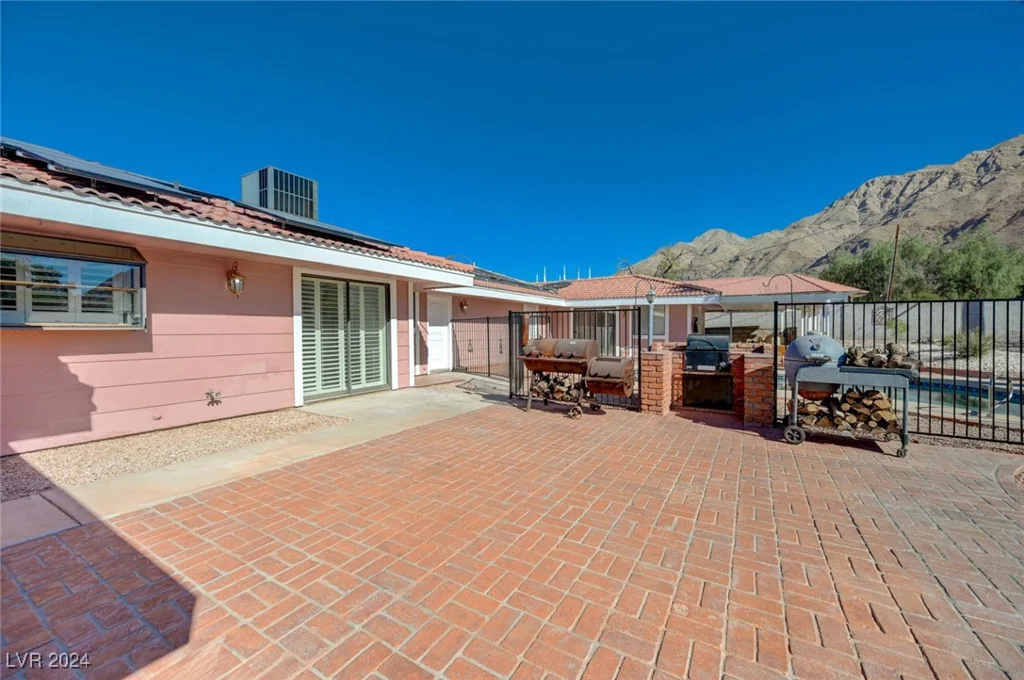 6855 Stone, Las Vegas, NV 89110