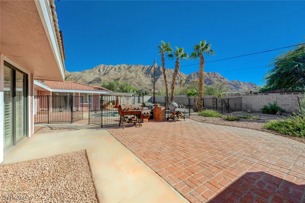 6855 Stone, Las Vegas, NV 89110
