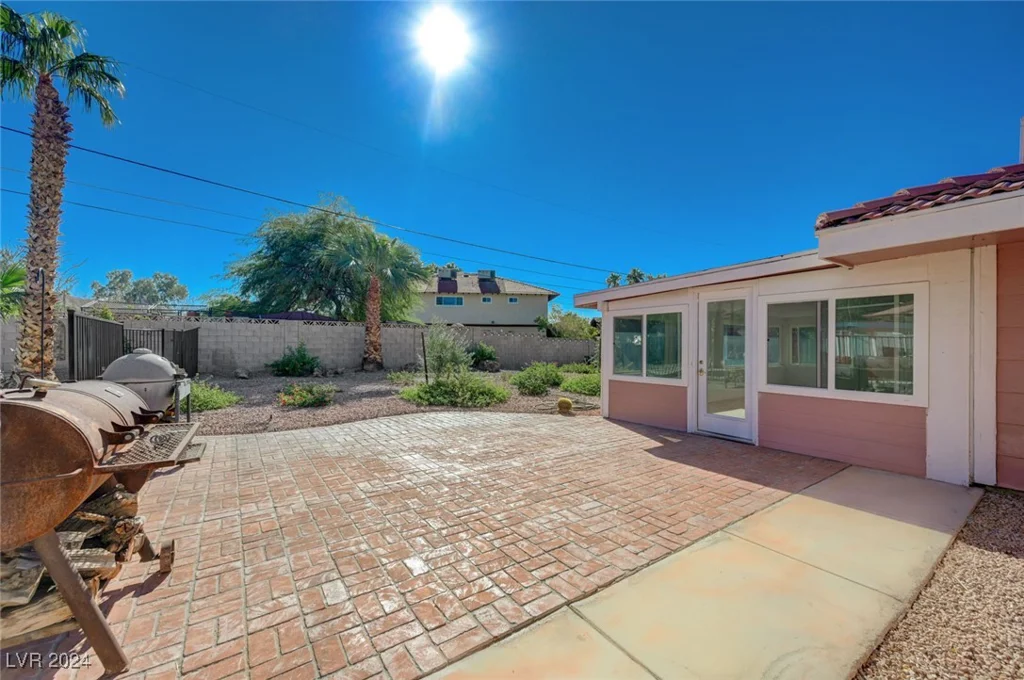 6855 Stone, Las Vegas, NV 89110