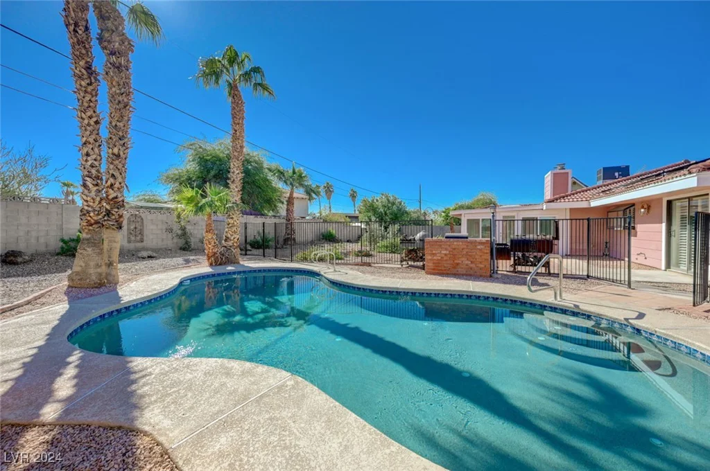 6855 Stone, Las Vegas, NV 89110