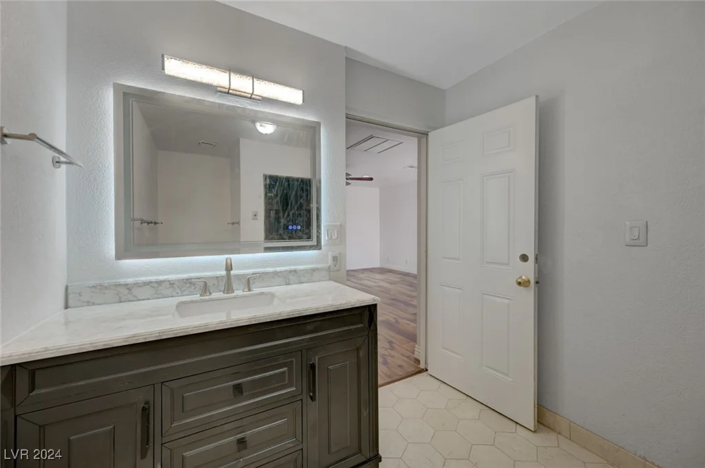 6855 Stone, Las Vegas, NV 89110