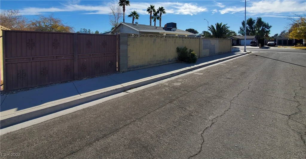 6524 Ouida, Las Vegas, NV 89108