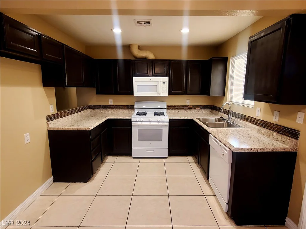 6524 Ouida, Las Vegas, NV 89108
