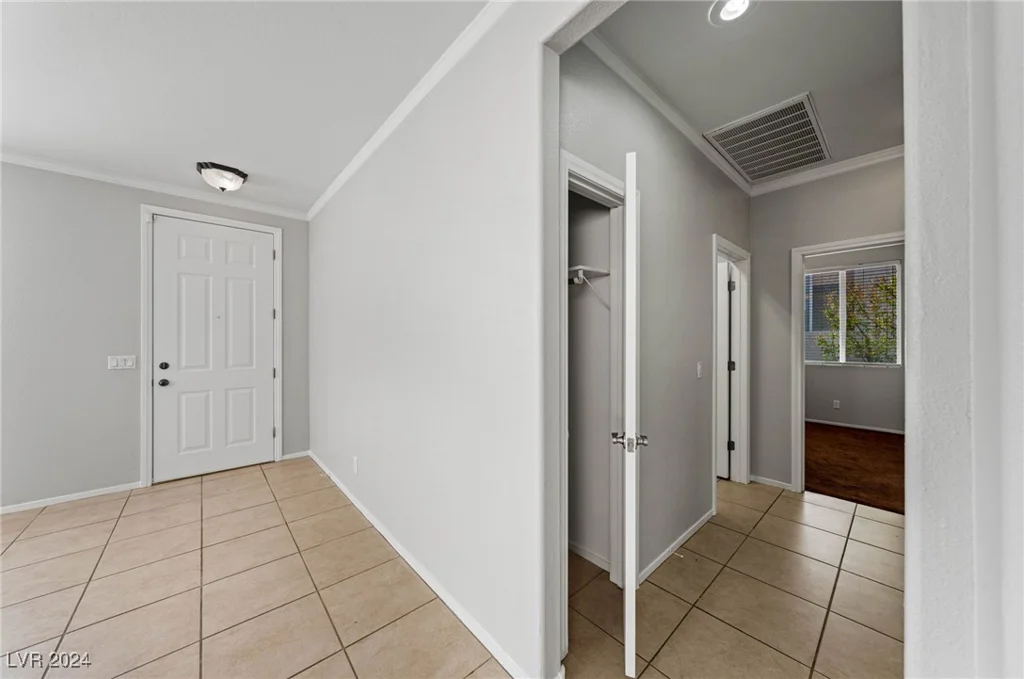 10372 SANTA CRESTA, Las Vegas, NV 89129