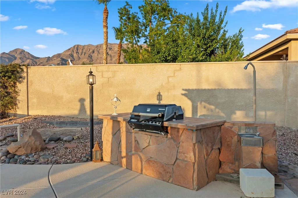 6460 Spanish Garden, Las Vegas, NV 89110