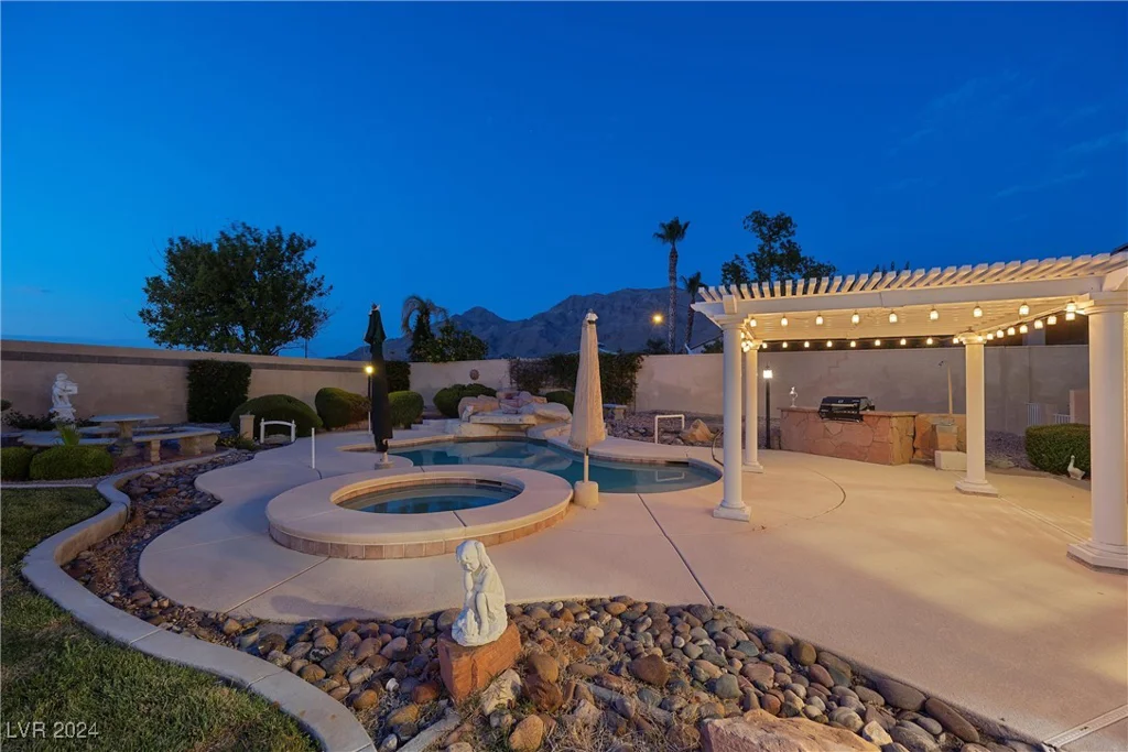 6460 Spanish Garden, Las Vegas, NV 89110