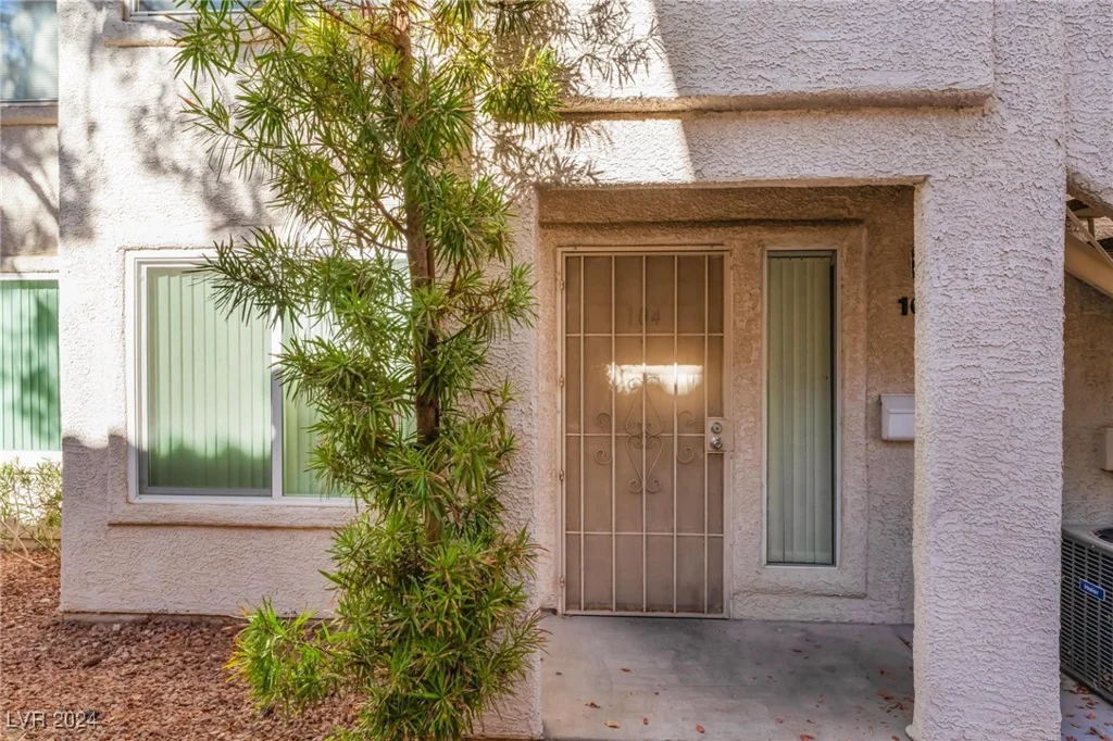 5114 Mandalay Springs, Las Vegas, NV 89120