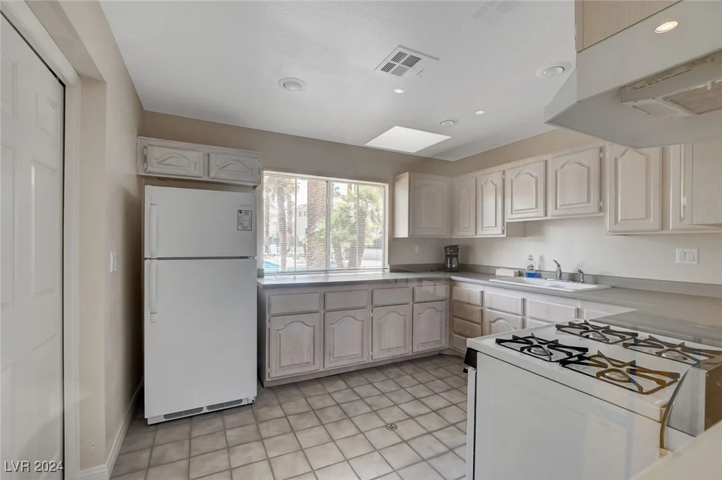 7844 Bluewater, Las Vegas, NV 89128