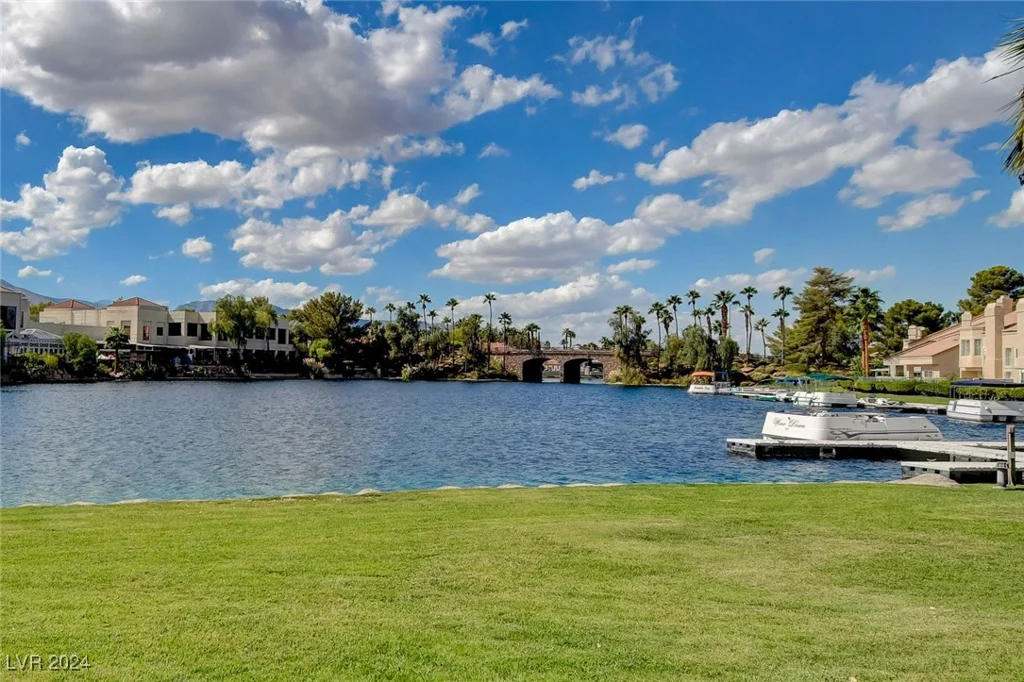 7844 Bluewater, Las Vegas, NV 89128