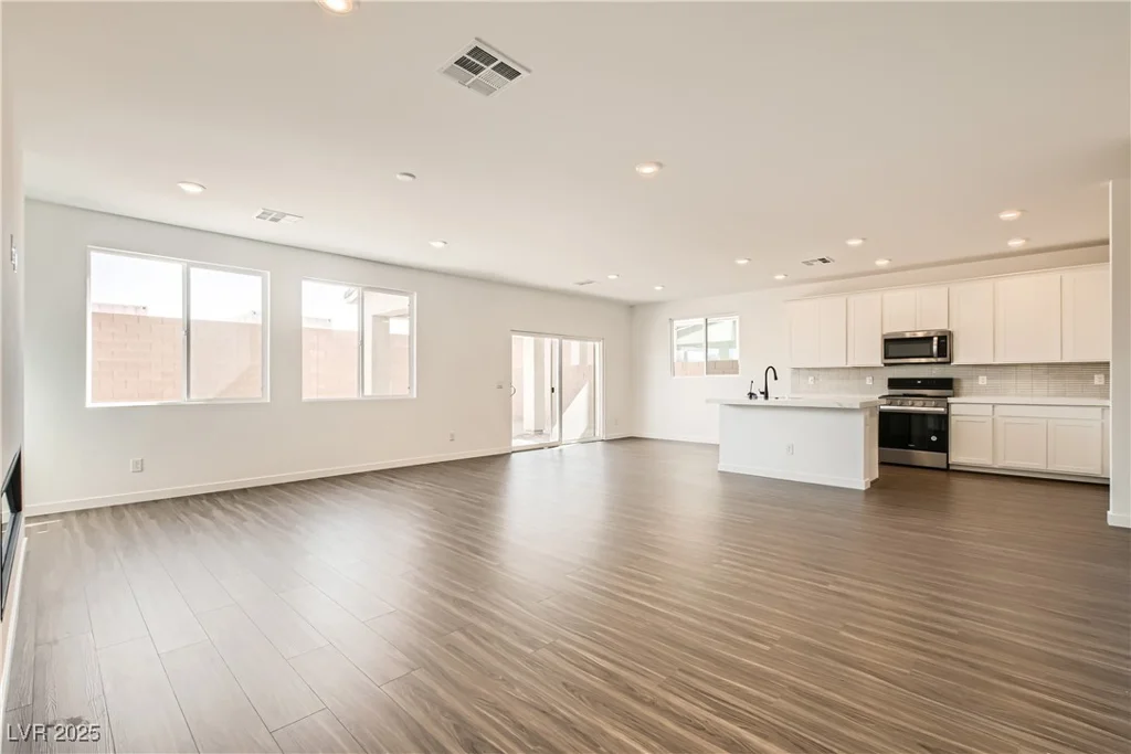9881 Lost Horse, Las Vegas, NV 89178