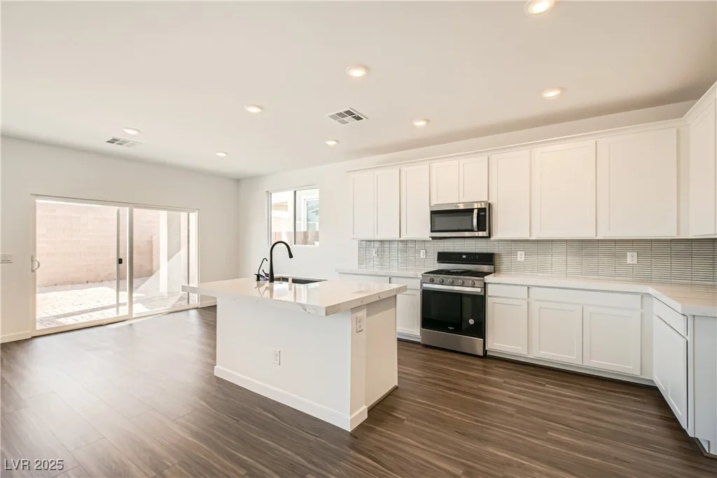 9881 Lost Horse, Las Vegas, NV 89178