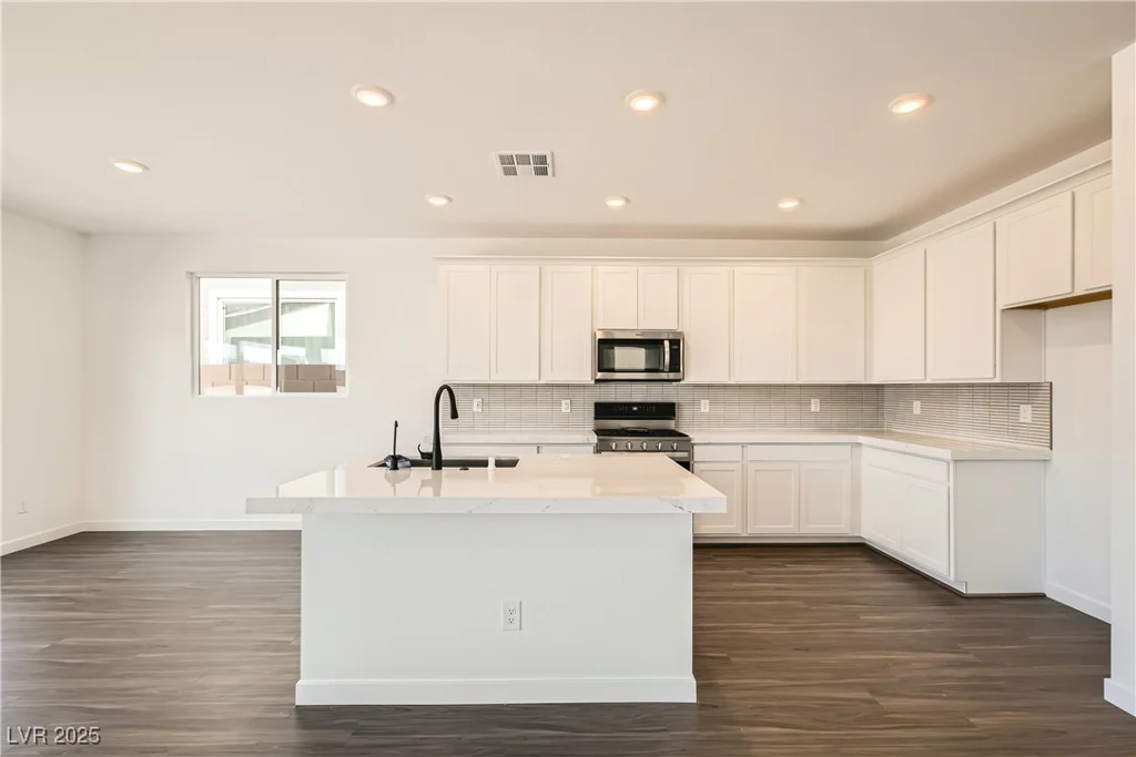 9881 Lost Horse, Las Vegas, NV 89178