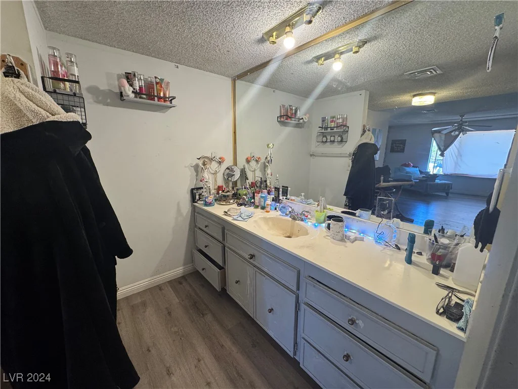 6510 Viewpoint, Las Vegas, NV 89156
