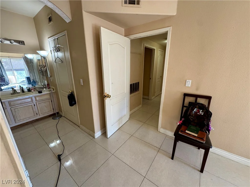 5525 Flamingo, Las Vegas, NV 89103