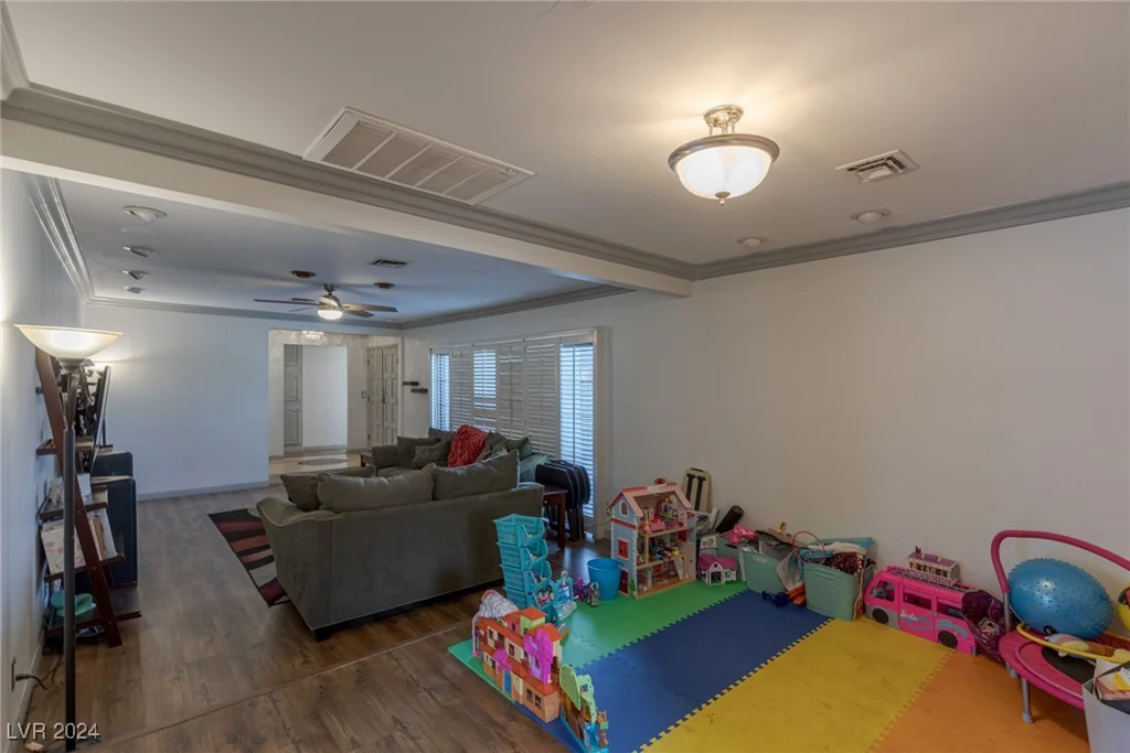 3850 Pacific, Las Vegas, NV 89121