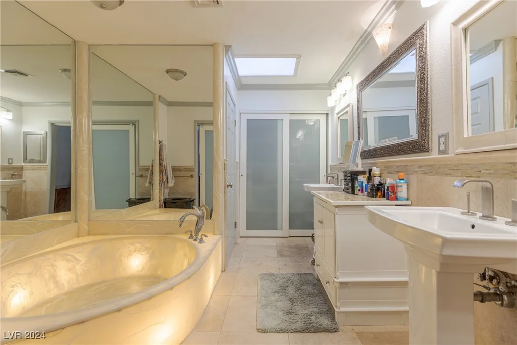 3850 Pacific, Las Vegas, NV 89121