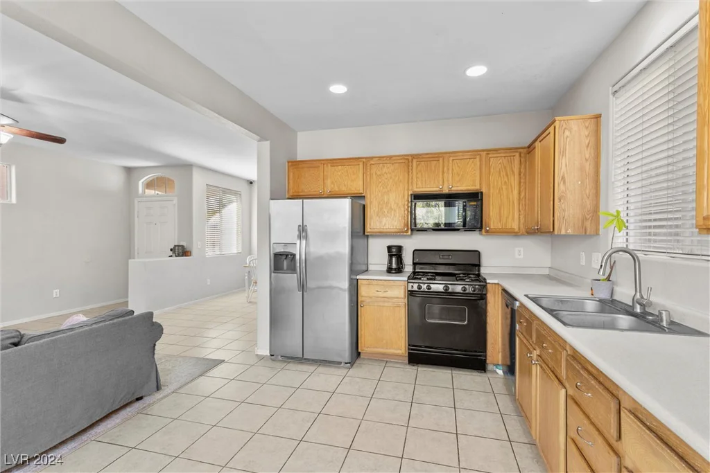 9532 Parker Springs, Las Vegas, NV 89166