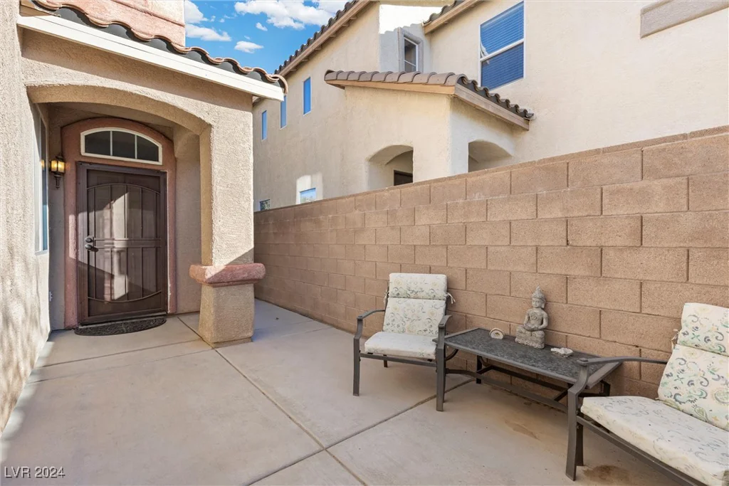 9532 Parker Springs, Las Vegas, NV 89166