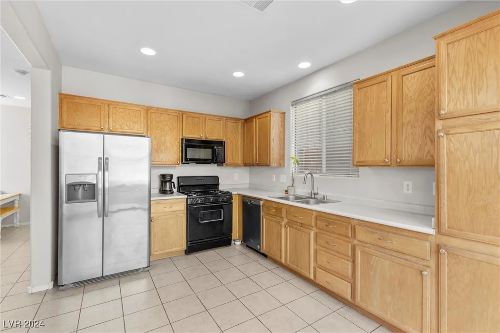9532 Parker Springs, Las Vegas, NV 89166