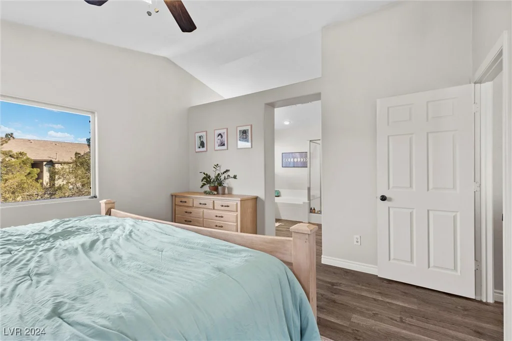 9532 Parker Springs, Las Vegas, NV 89166