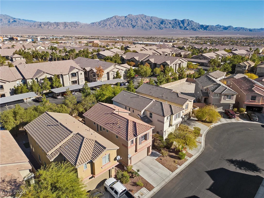 9532 Parker Springs, Las Vegas, NV 89166
