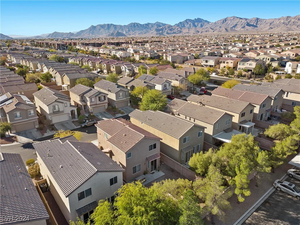 9532 Parker Springs, Las Vegas, NV 89166