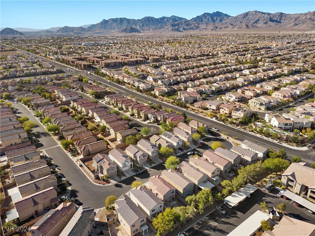 9532 Parker Springs, Las Vegas, NV 89166