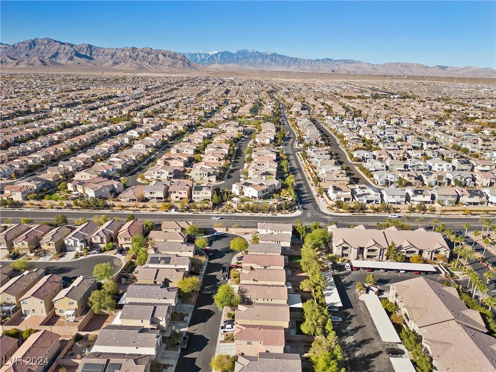 9532 Parker Springs, Las Vegas, NV 89166
