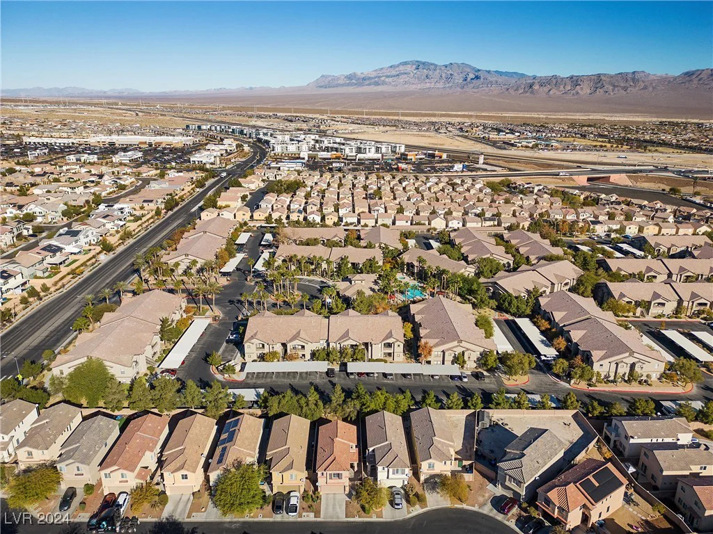 9532 Parker Springs, Las Vegas, NV 89166