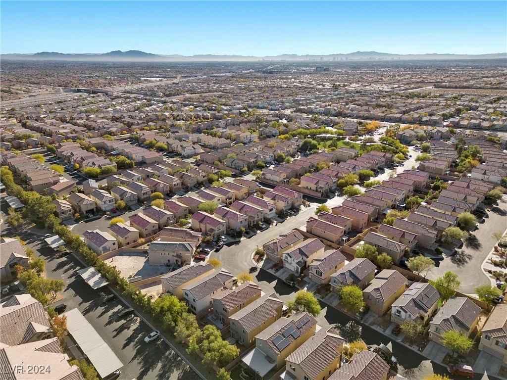9532 Parker Springs, Las Vegas, NV 89166