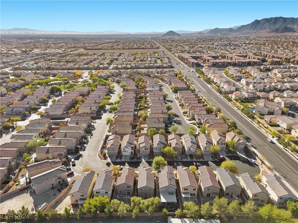 9532 Parker Springs, Las Vegas, NV 89166