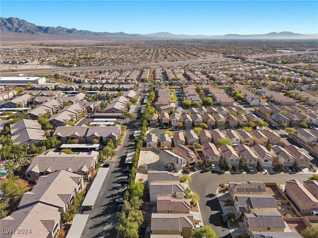 9532 Parker Springs, Las Vegas, NV 89166