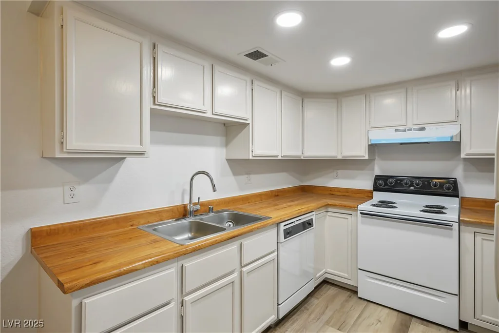 3790 Shirebrook, Las Vegas, NV 89115