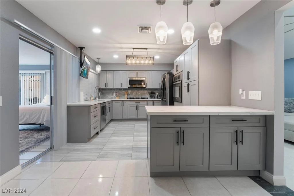 4261 El Moor, Las Vegas, NV 89121