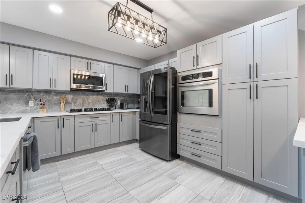 4261 El Moor, Las Vegas, NV 89121