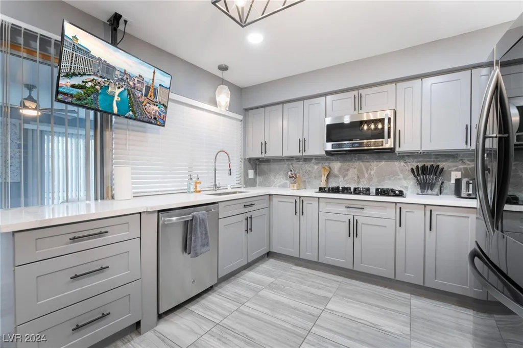 4261 El Moor, Las Vegas, NV 89121