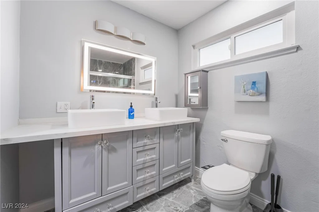 4261 El Moor, Las Vegas, NV 89121