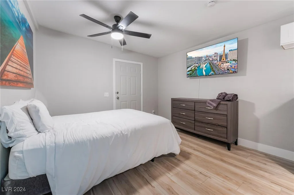 4261 El Moor, Las Vegas, NV 89121