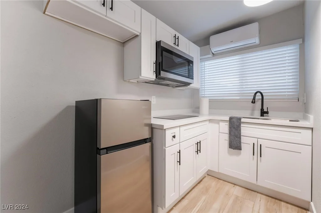 4261 El Moor, Las Vegas, NV 89121