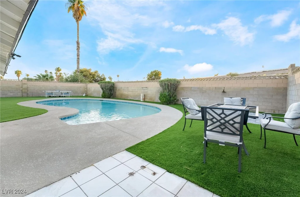 4261 El Moor, Las Vegas, NV 89121
