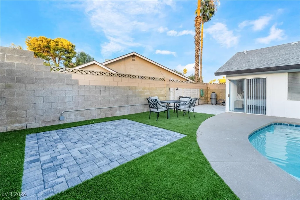 4261 El Moor, Las Vegas, NV 89121