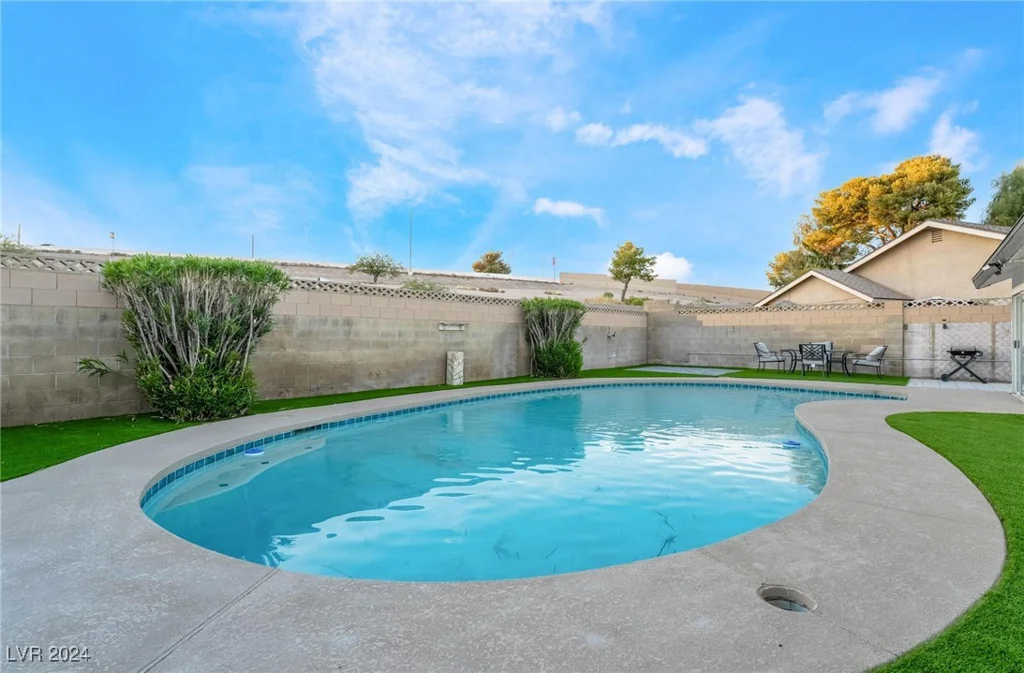 4261 El Moor, Las Vegas, NV 89121