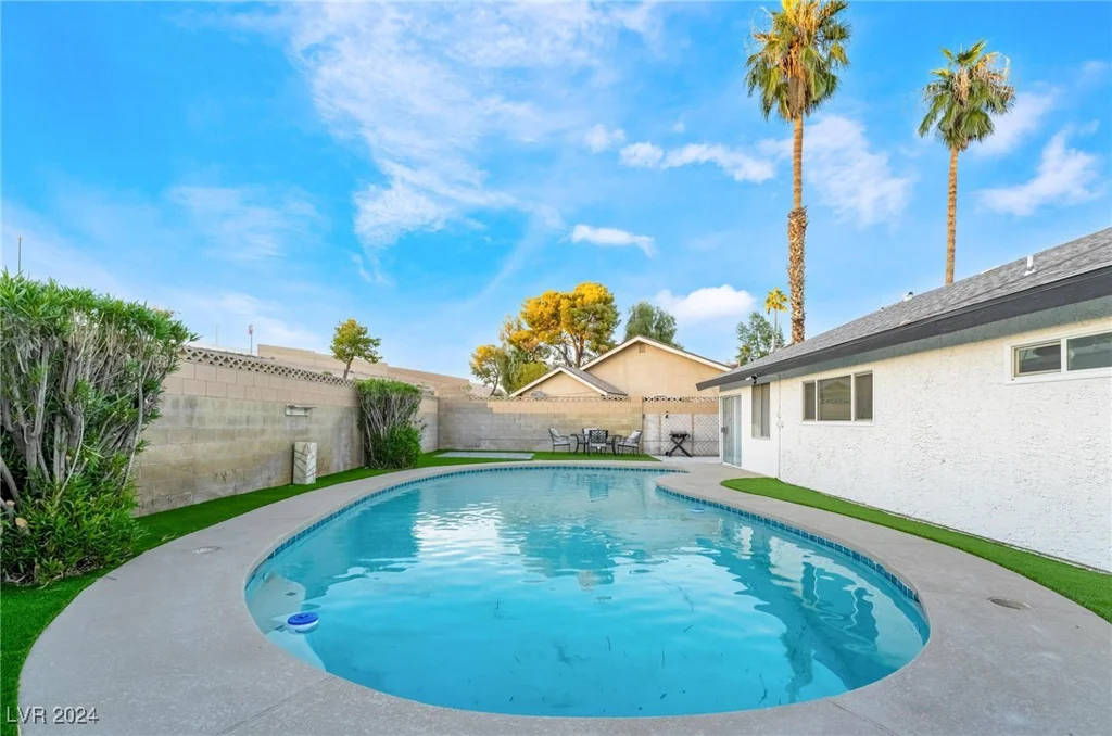 4261 El Moor, Las Vegas, NV 89121