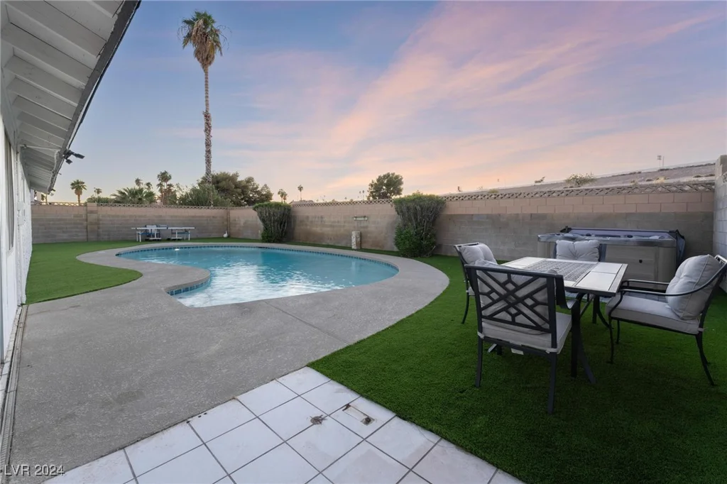 4261 El Moor, Las Vegas, NV 89121