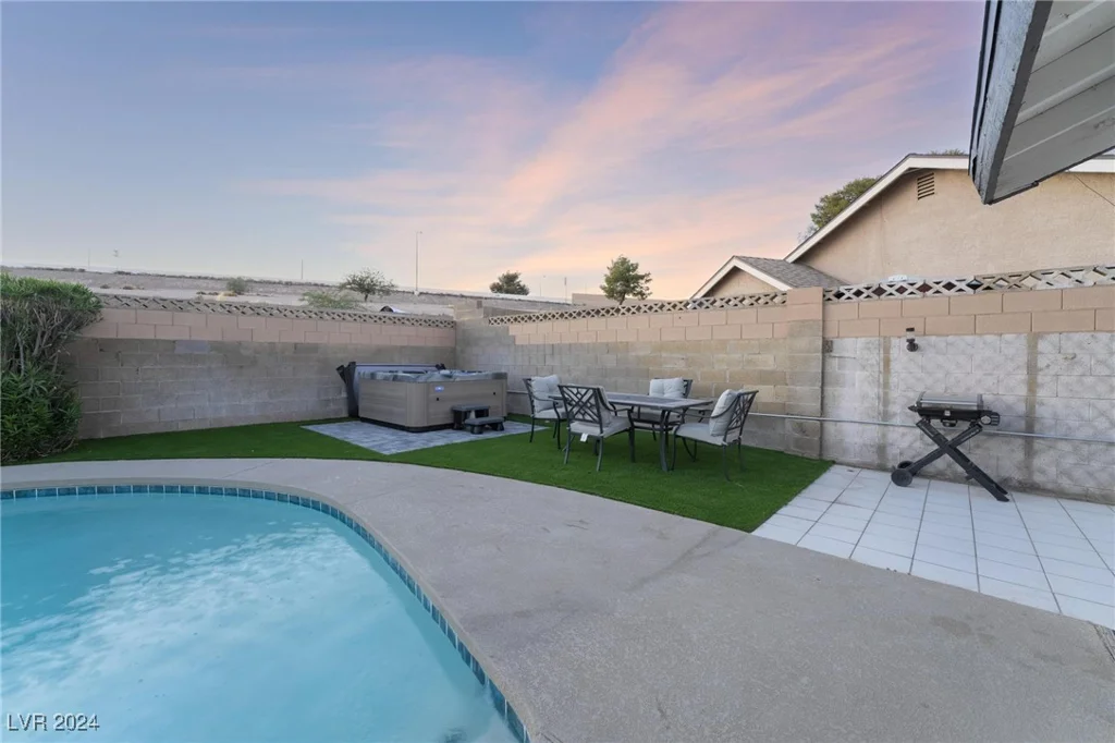 4261 El Moor, Las Vegas, NV 89121